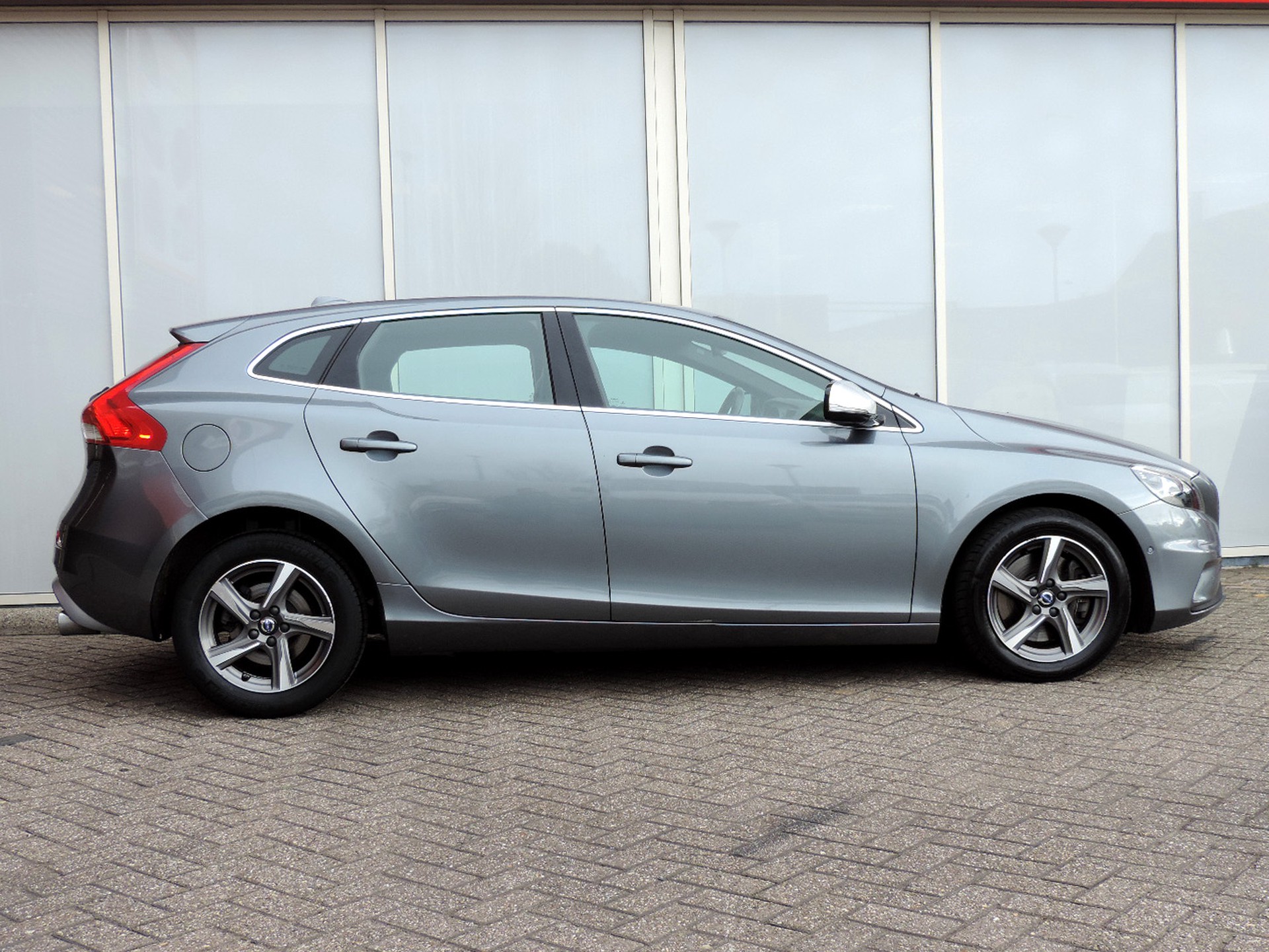 Volvo v40 d4